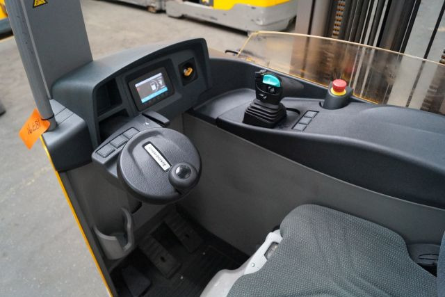 Chariot à mât rétractable Jungheinrich ETV216