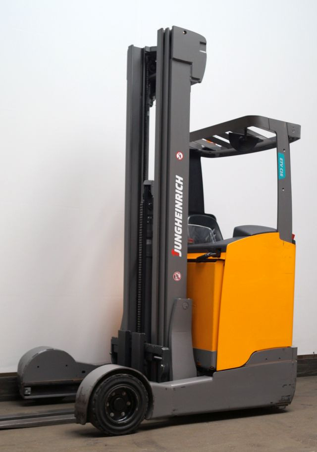 Chariot à mât rétractable Jungheinrich ETV C16