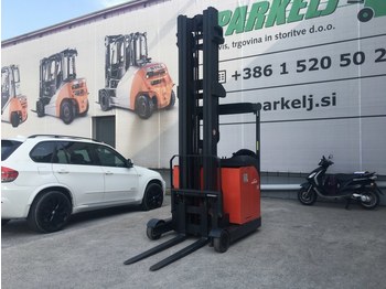 Chariot à mât rétractable LINDE R14 HD