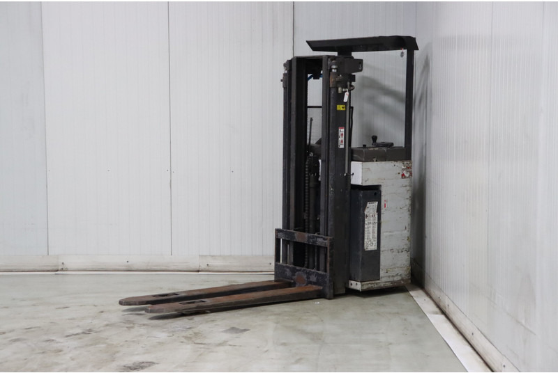 Chariot à mât rétractable Nissan AJN160