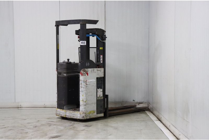 Chariot à mât rétractable Nissan AJN160