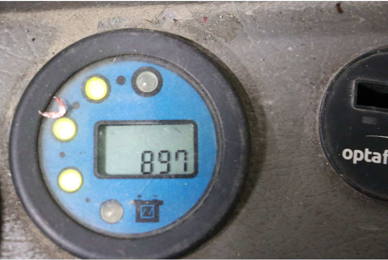 Chariot à mât rétractable Nissan AJN160