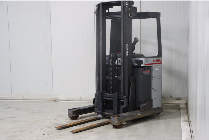 Chariot à mât rétractable Nissan UNS140DTFVRC540