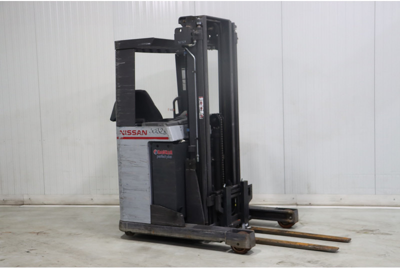 Chariot à mât rétractable Nissan UNS140DTFVRC540