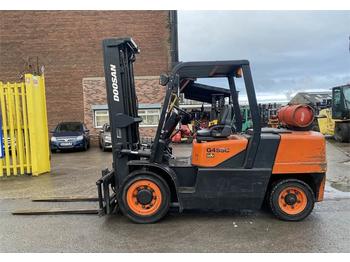 Chariot élévateur Doosan G45SC 2