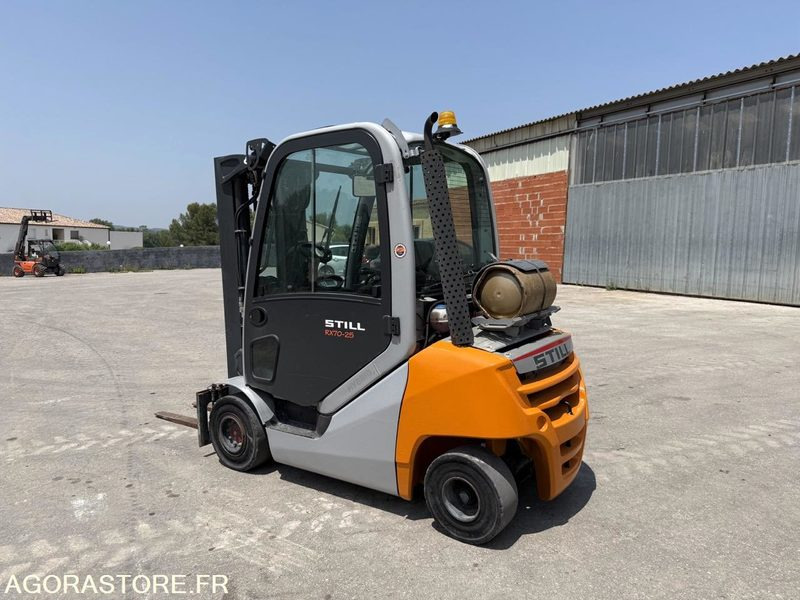 Chariot élévateur à gaz Chariot élévateur STILL 2T5 - 3300heures
