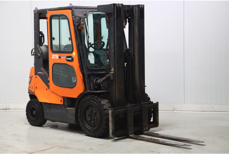 Chariot élévateur à gaz Doosan G25E-5