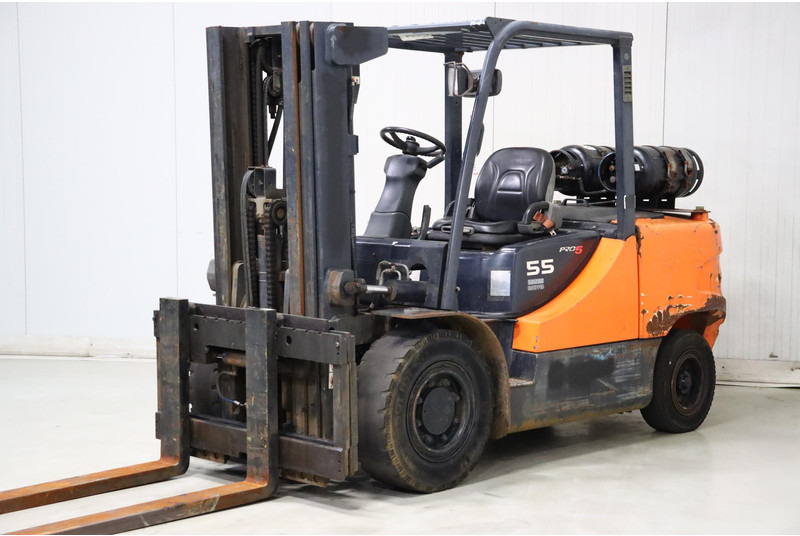 Chariot élévateur à gaz Doosan G55C-5