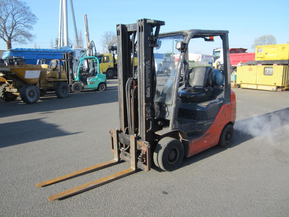 Chariot élévateur à gaz Toyota 02-8FGF18