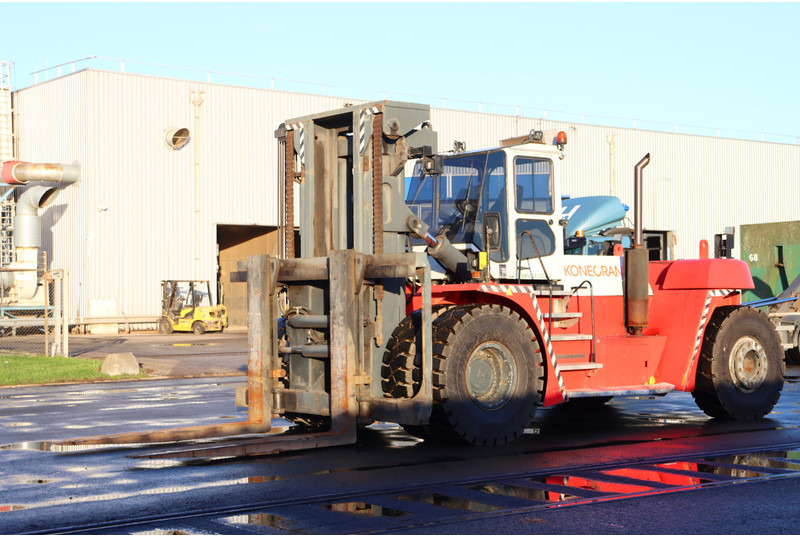 Chariot élévateur diesel KONECRANES 28-1200B