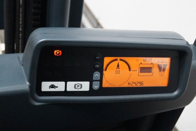 Chariot élévateur électrique Jungheinrich EFG216