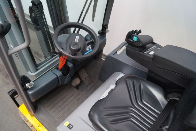 Chariot élévateur électrique Jungheinrich EFG320