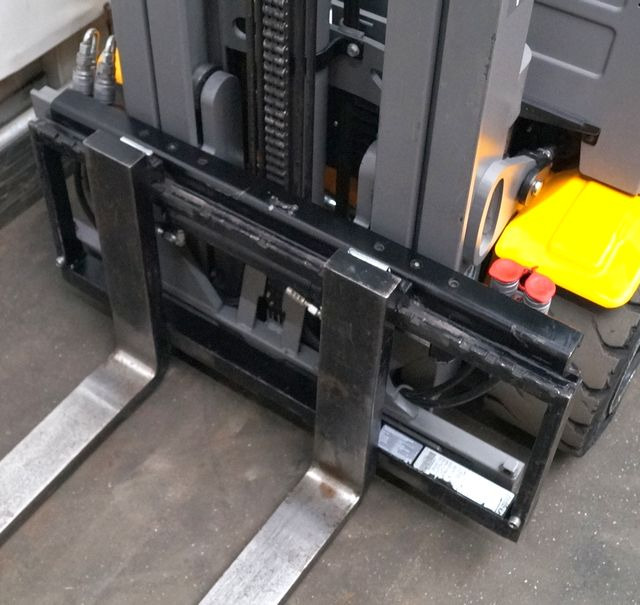 Chariot élévateur électrique Jungheinrich EFG320