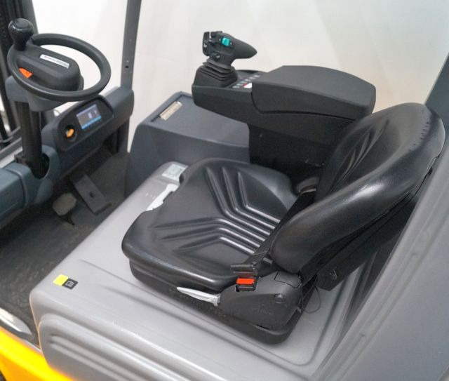 Chariot élévateur électrique Jungheinrich EFG320