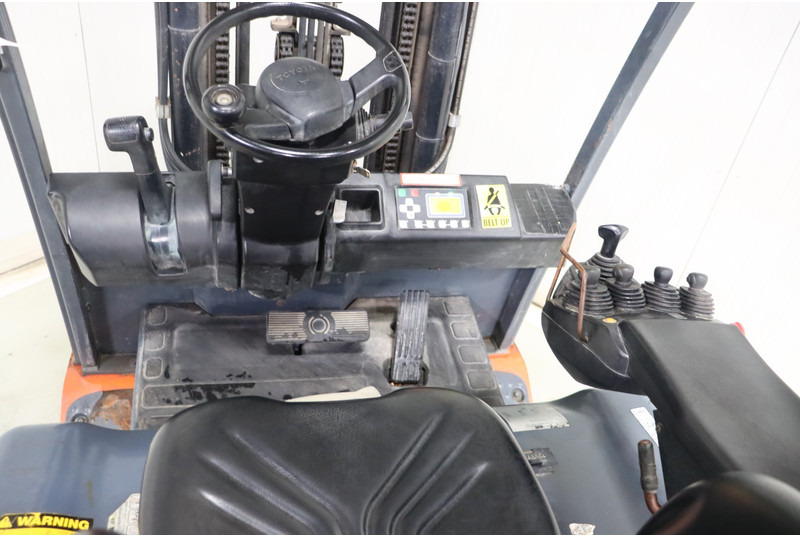 Chariot élévateur électrique Toyota 8FBMT30