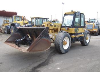 Chariot télescopique Caterpillar TH62