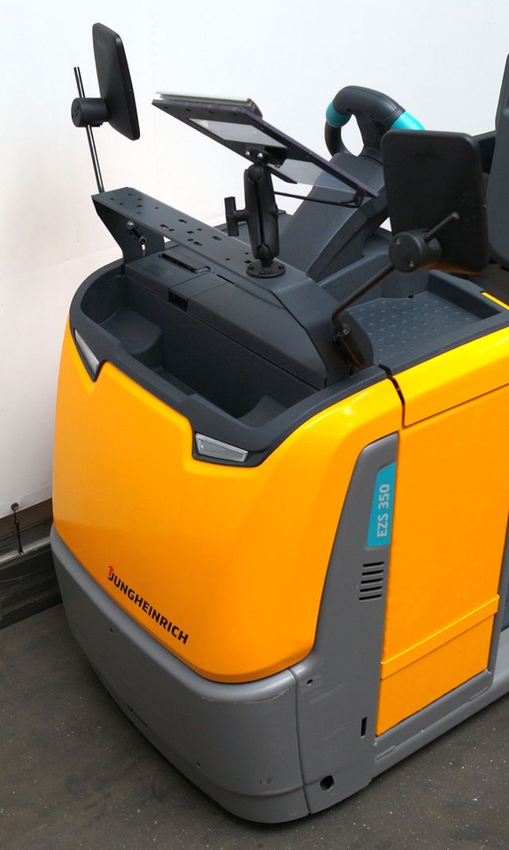 Chariot tracteur Jungheinrich EZS350