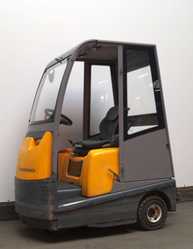 Chariot tracteur Jungheinrich EZS570