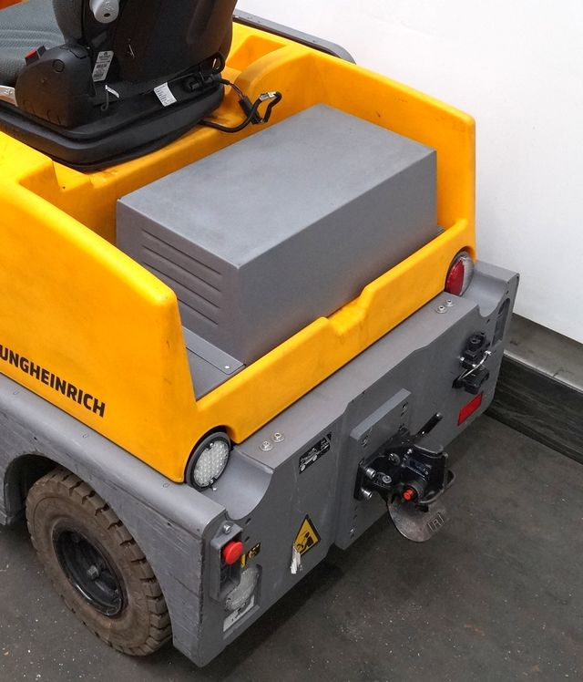 Chariot tracteur Jungheinrich EZS570