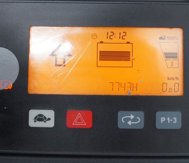 Chariot tracteur Jungheinrich EZS570