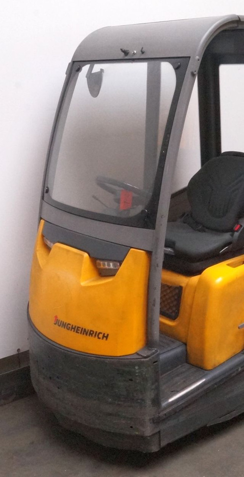 Chariot tracteur Jungheinrich EZS570