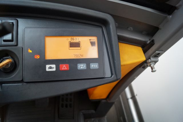 Chariot tracteur Jungheinrich EZS570