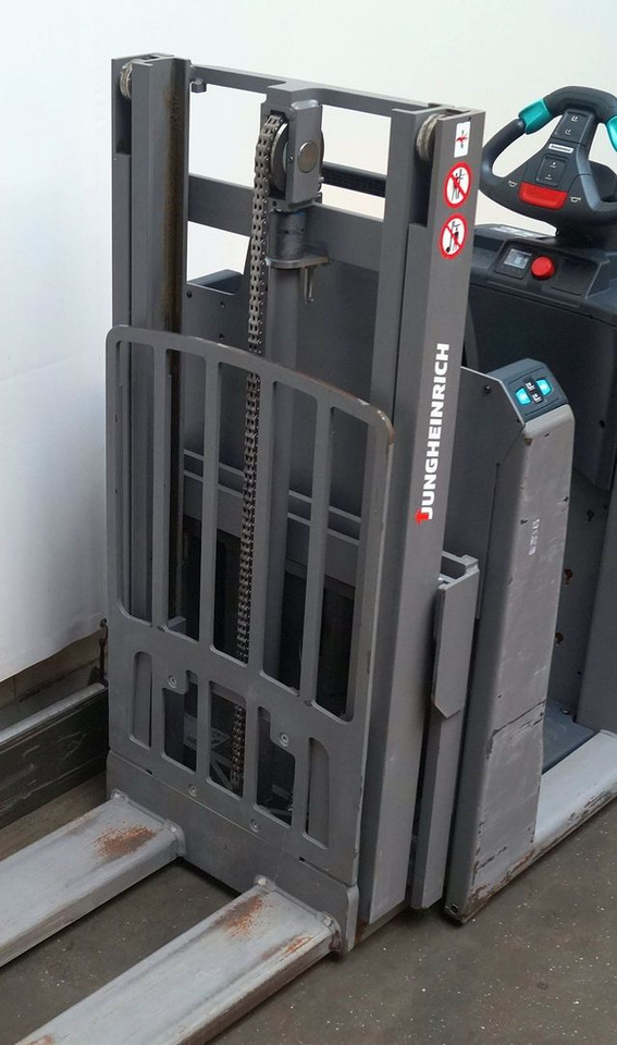 Gerbeur Jungheinrich ECD320