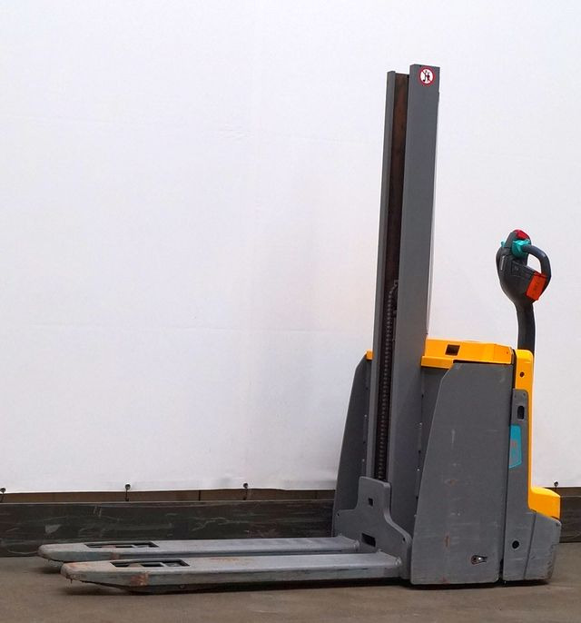 Gerbeur Jungheinrich EJD118i