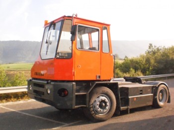 Tracteur portuaire KALMAR TTX182A (4x2): photos 1