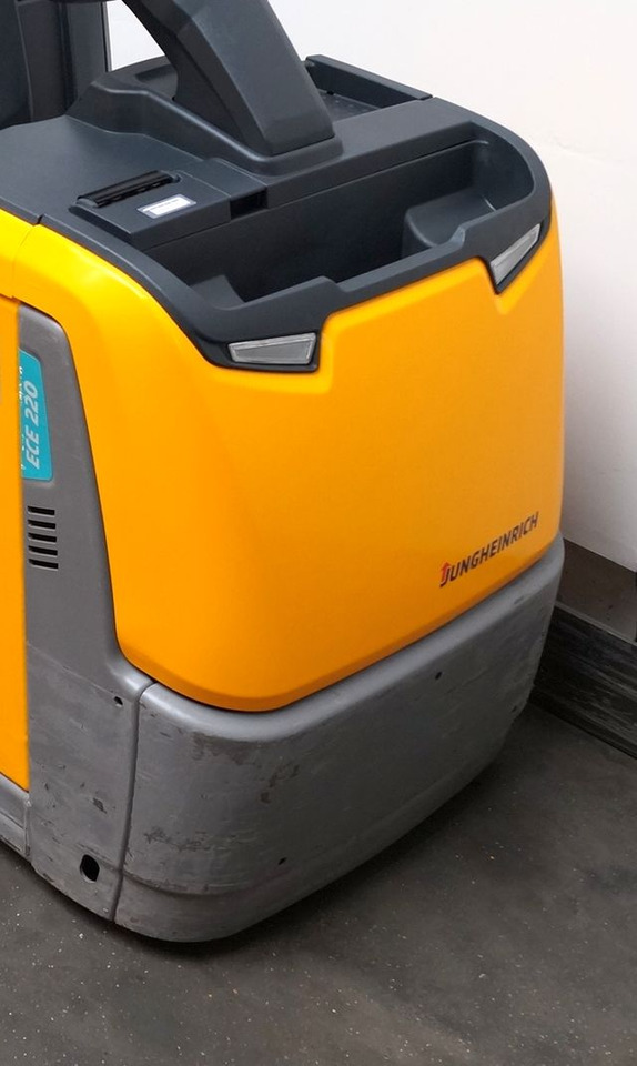 Préparateur de commandes Jungheinrich ECE220