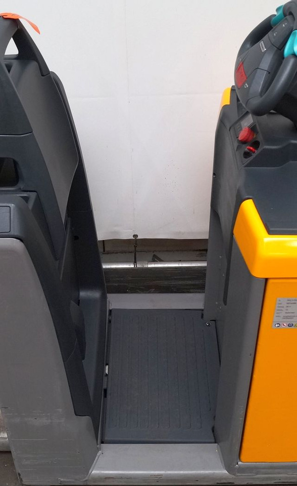 Préparateur de commandes Jungheinrich ECE220