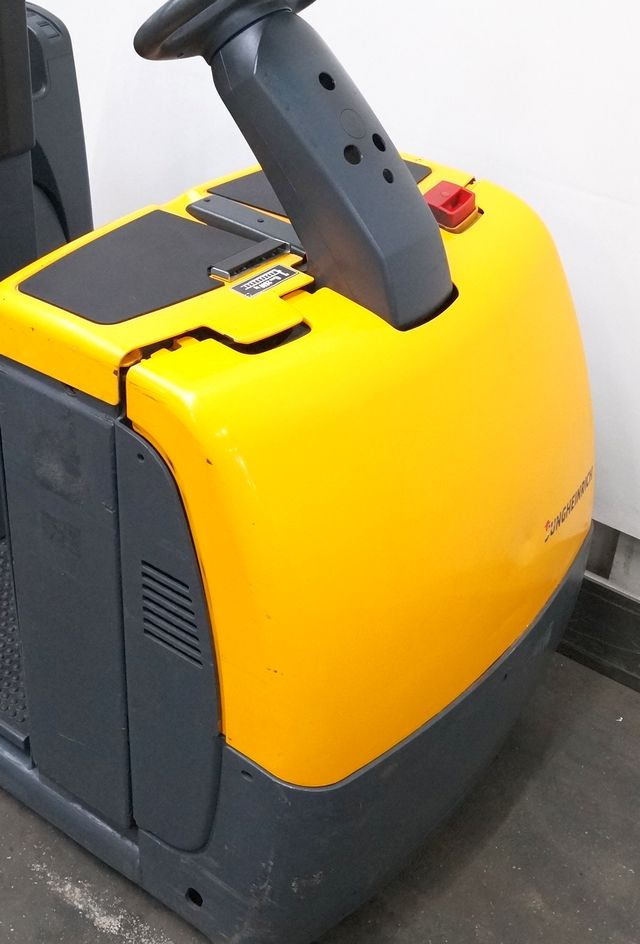 Préparateur de commandes Jungheinrich ECE225 HP