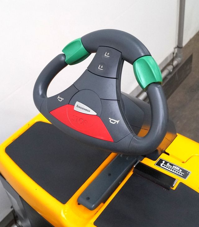 Préparateur de commandes Jungheinrich ECE225 HP