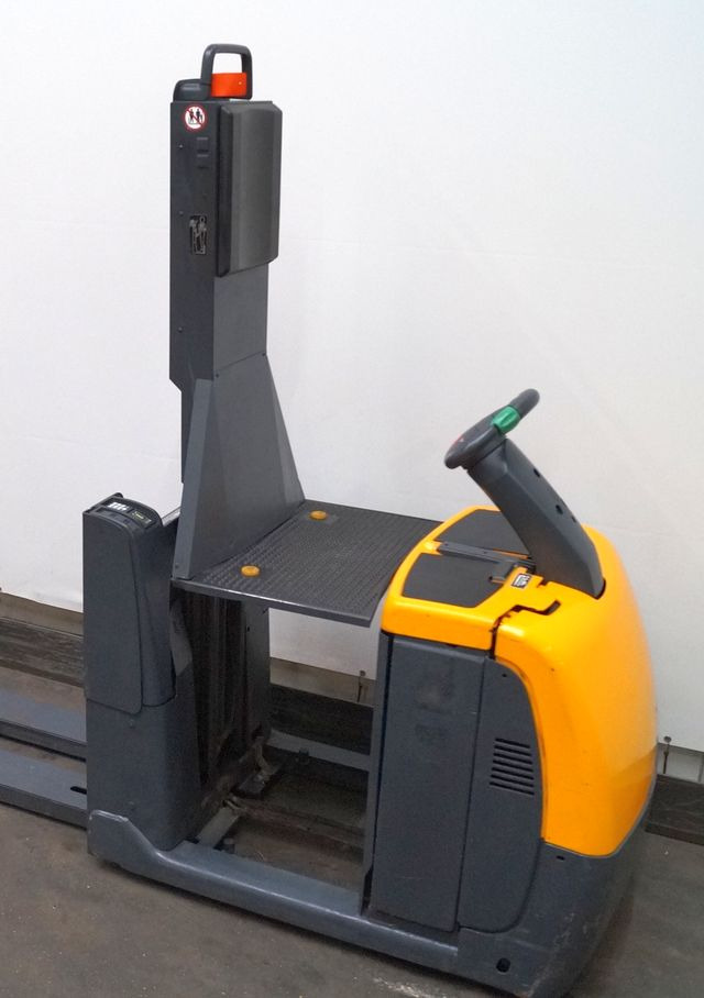 Préparateur de commandes Jungheinrich ECE225 HP