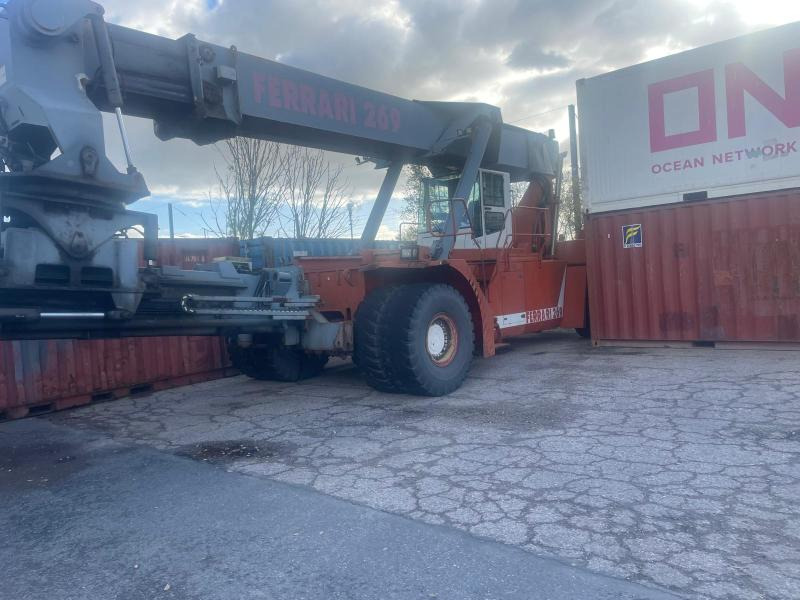 Reach stacker Ferrari F269.5