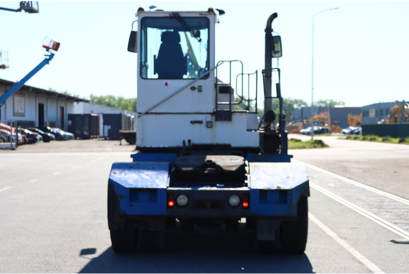 Tracteur portuaire Kalmar TRX182A