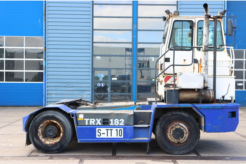 Tracteur portuaire Kalmar TRX182A