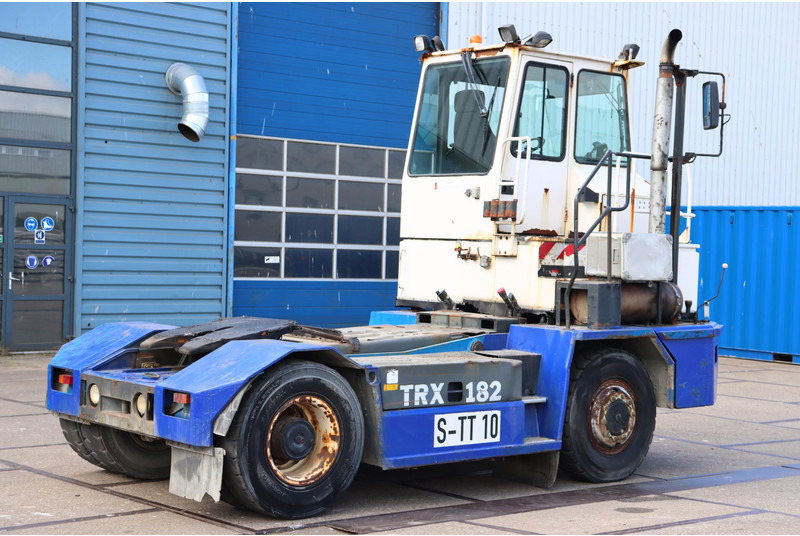 Tracteur portuaire Kalmar TRX182A