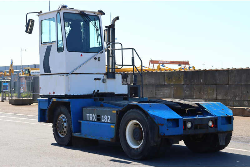 Tracteur portuaire Kalmar TRX182A