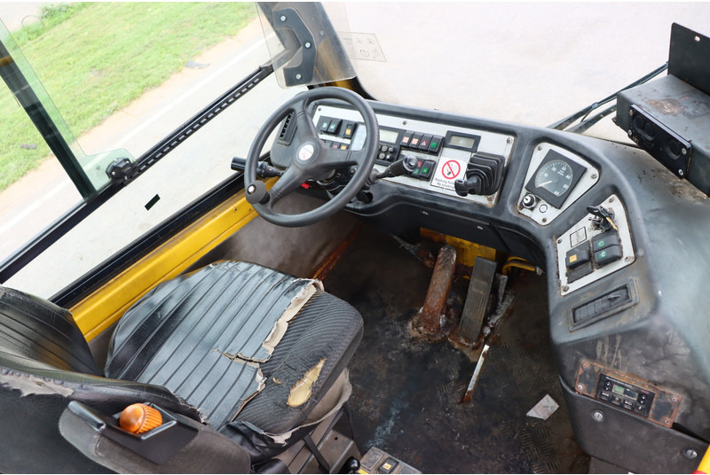 Tracteur portuaire Terberg BC182