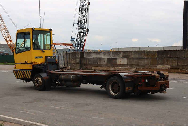 Tracteur portuaire Terberg BC182