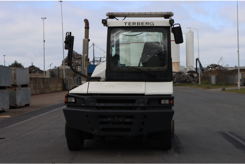 Tracteur portuaire Terberg RT222