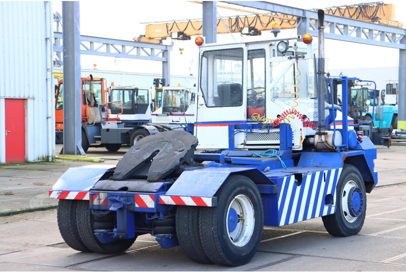 Tracteur portuaire Terberg TRT89