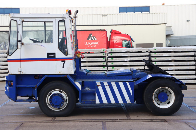 Tracteur portuaire Terberg TRT89