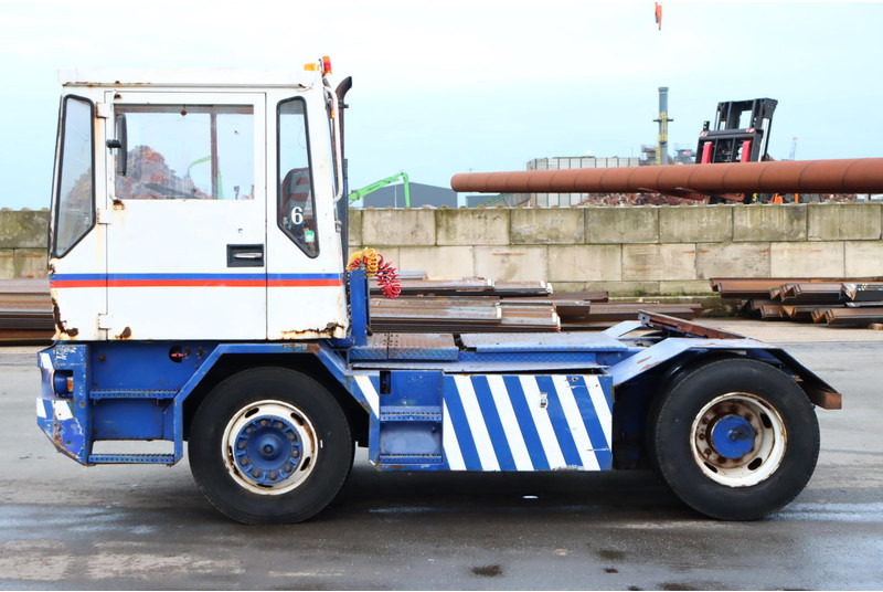 Tracteur portuaire Terberg TRT89