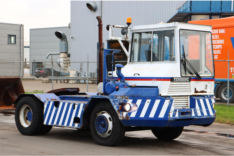 Tracteur portuaire Terberg TRT89
