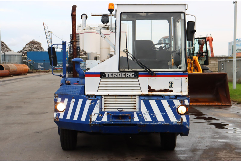 Tracteur portuaire Terberg TRT89