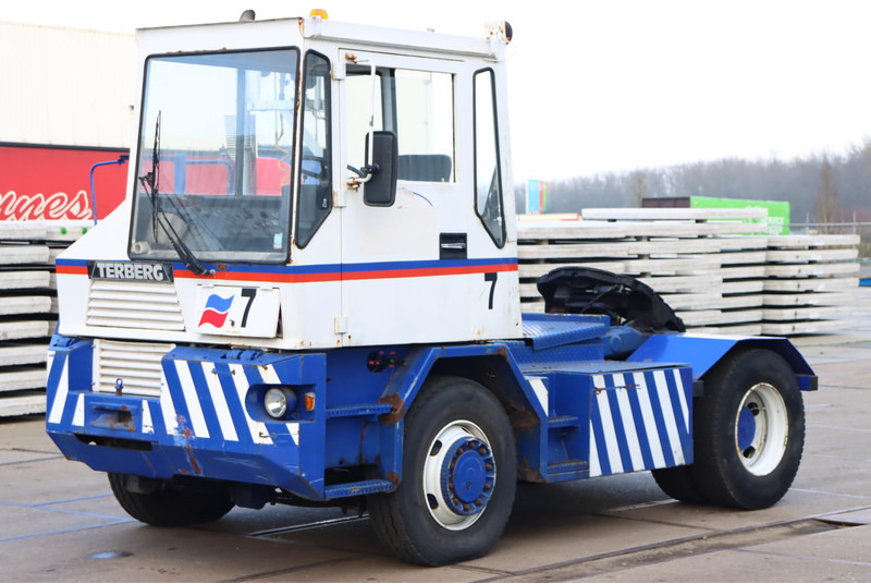 Tracteur portuaire Terberg TRT89