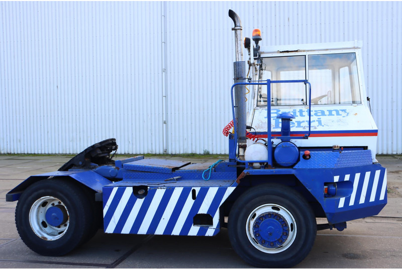 Tracteur portuaire Terberg TRT89