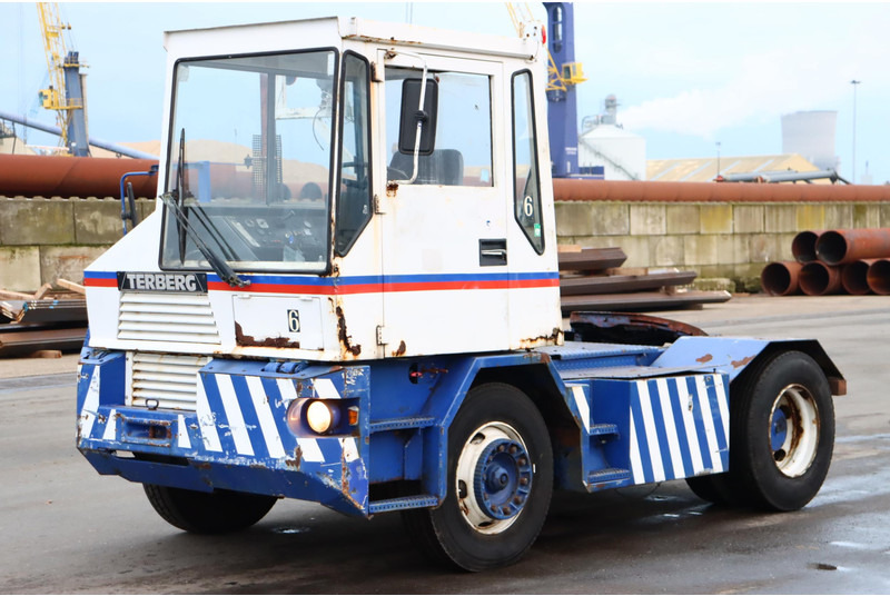Tracteur portuaire Terberg TRT89